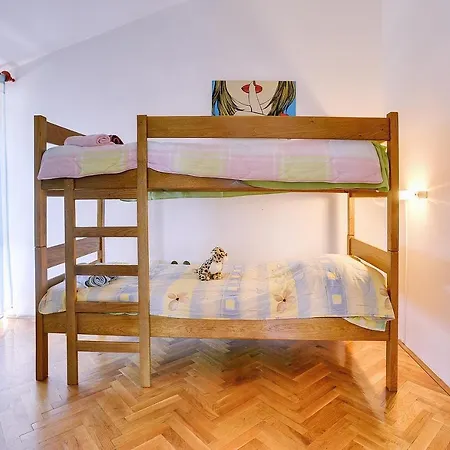 Ferienhaus Einzigartige Nur 1 Km Bis Zum Mit Privatem Pool, Bbq, Klima, Wlan Ližnjan