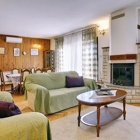 Einzigartige Nur 1 Km Bis Zum Mit Privatem Pool, Bbq, Klima, Wlan Ferienhaus Ližnjan